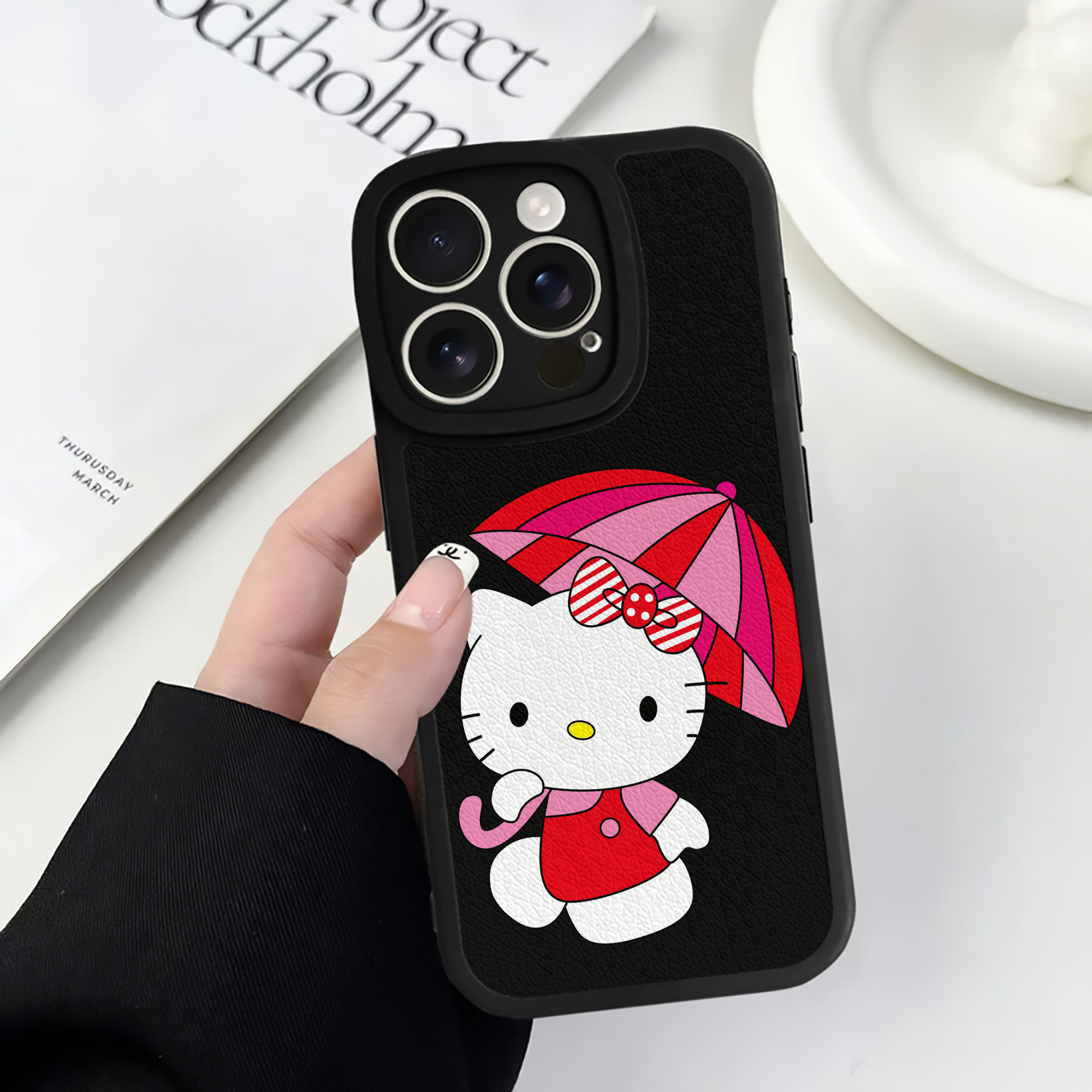 （画像用） Hello Kitty ハローキティ 【iPhone 16シリーズ対応】シリコンスマホケース（レザー調） 材質：シリコン